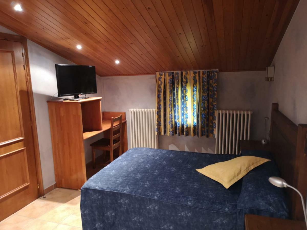 Hostal Cal Francisco Gósol Eksteriør billede